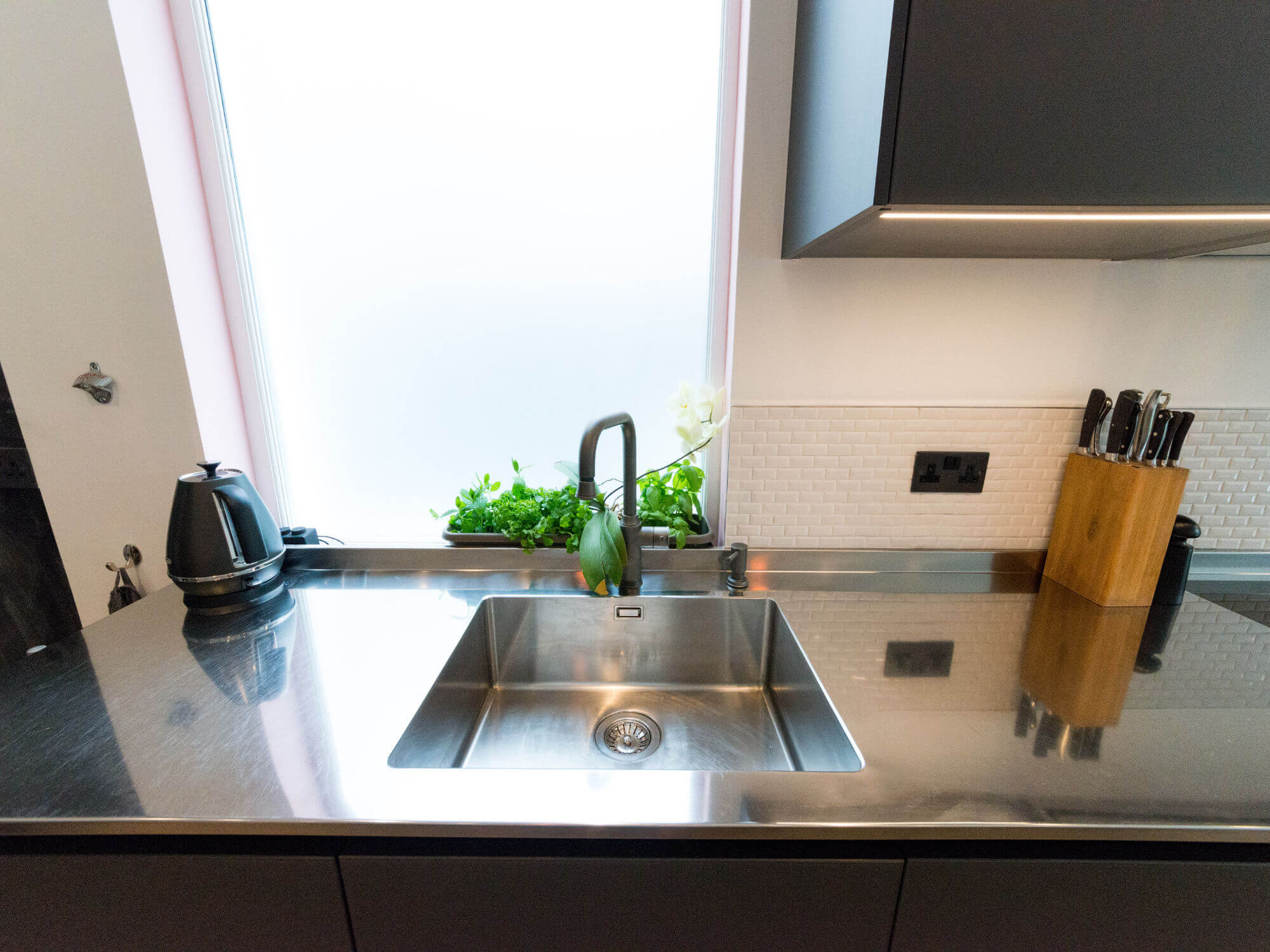 Integrated stainless steel sink