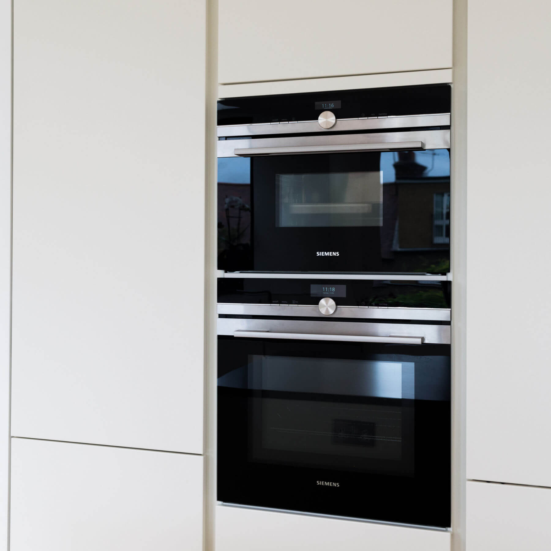 Siemens oven in tall cupboards