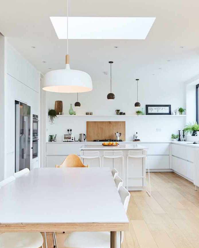 White matt handleless kitchen with oak floor